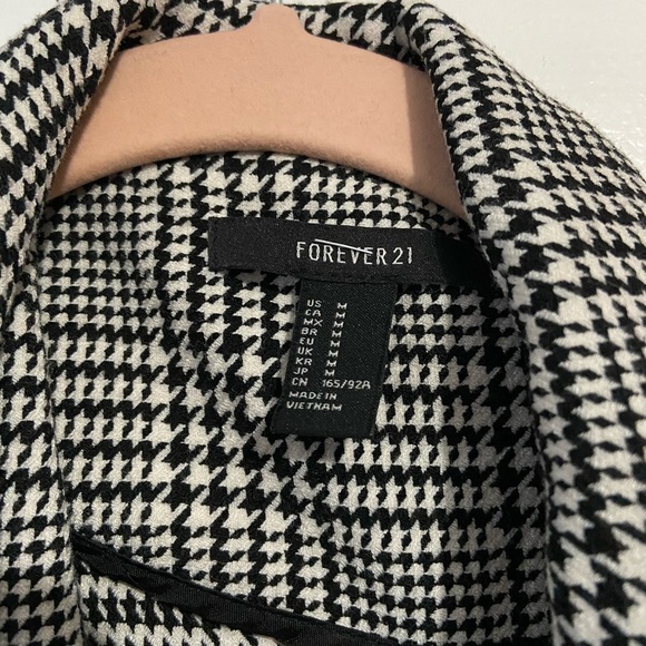 Forever 21 Black and White Blazer - Size M - Picture 2 of 3